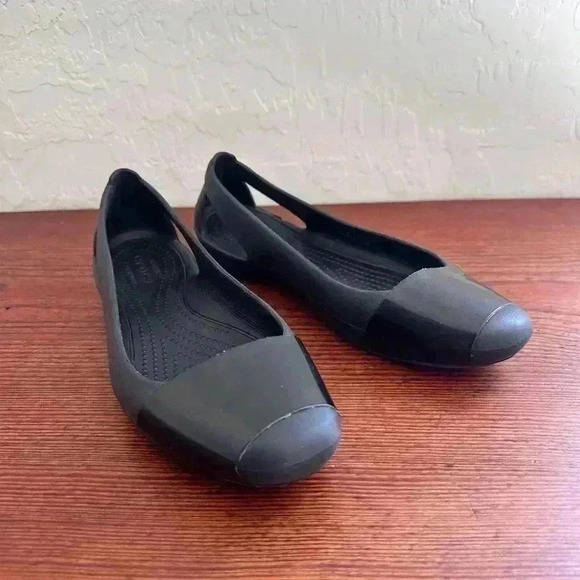 Crocs Sienna Ballet Flats Black Rubber Slip On Shoes Women’s Size 7.0 Shiny Toe - Picture 1 of 6